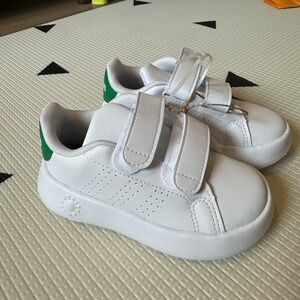 NWOT Adidas Classic Toddler Sneakers